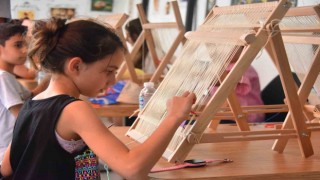 Minik eller ilk dokumalarını yaptı