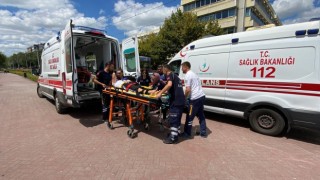 Motosiklet ambulansa çarptı