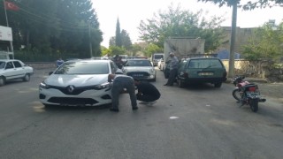 Motosiklet ile otomobil çarpıştı: 1 yaralı