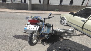 Motosiklet ile otomobil çarpıştı: 1 yaralı