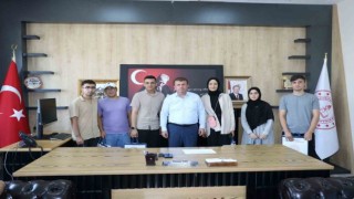 Müdür Aşçı, derece yapan öğrencileri makamında ağırladı