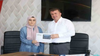 Müdür Aşçı, YKSde Türkiye derecesi yapan öğrenciyi tebrik etti