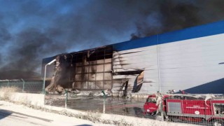 Muğlada lojistik firmasına ait depoda yangın çıktı