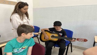 Müziğin notaları Hacılardan yükseliyor