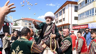 Nasreddin Hoca göle mayayı “bu kez tutacak” temennisi ile çaldı