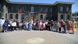 Öğrenciler Diyarbakırın tarihi mekanlarını gezdi