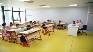 Öğrenciler tatili öğrenerek geçiriyor