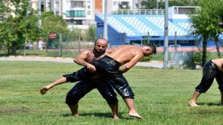 Okulu, altın kemeri gözüne kesti