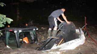 Orduda sel sonrası heyelan: İş makinesi ve araçlar toprak altına kaldı