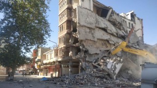 Osmaniye’de yıkılacak binalara İlan tutanağı asılıyor