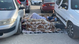 Otellerde yer bulamayan tatilciler araçlarda sabahladı, ortaya pes dedirten görüntüler çıktı