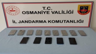 Otomobilde 14 adet kaçak cep telefonu ele geçirildi