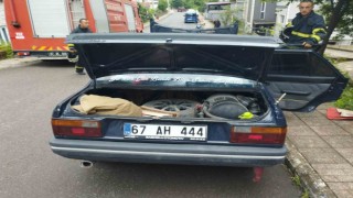 Otomobilden çıkan dumanlar ekipleri harekete geçirdi