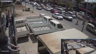 Karşıdan karşıya geçmek isteyen çouklara otomobil çarptı