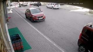 Otomobilin önünü kesip bekçiyi böyle darp ettiler