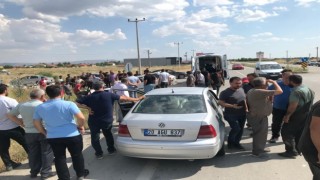 Otomobillerin kavşakta çarpıştığı kazada 3 kişi yaralandı