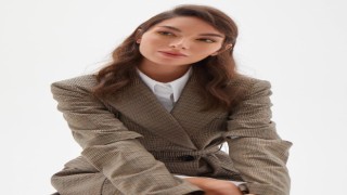 Oyuncu Çakır, müzikteki yeteneğiyle göz dolduruyor