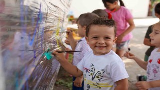 Oyunlarla hem öğreniyor, hem keşfetmenin keyfini yaşıyor hem de arkadaşlarıyla sosyalleşiyorlar