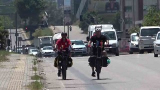 (Özel) Belçikadan Türkiyedeki baba ocağına bisikletle geldiler