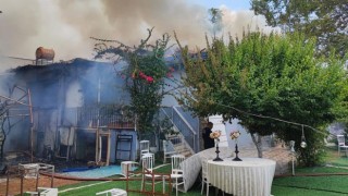 Restoran yangını çevre binalara da sıçradı