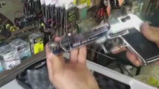 Ruhsatsız silahları piyasaya süremeden yakalandılar
