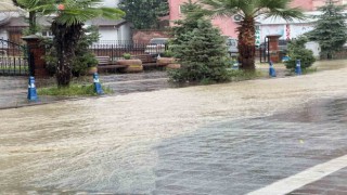 Sağanak su baskınlarına yol açtı