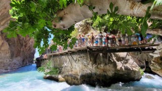 Saklıkent Kanyonu binlerce misafiri ağırlıyor