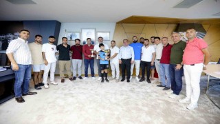Şampiyonluk kupasını Başkan Sandala getirdiler