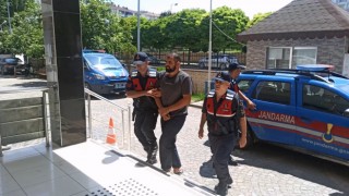 Samsunda amcaoğulları arasındaki silahlı çatışmada gözaltı alınan 3 şahıs adliyeye sevk edildi