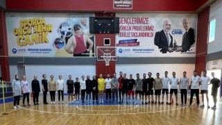 Sandıkçı: “Gençlerimizin yanındayız”