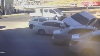 Şanlıurfada ilginç kaza anı kameraya yansıdı