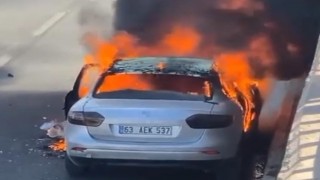 Şanlıurfada seyir halindeki otomobil alev topuna döndü