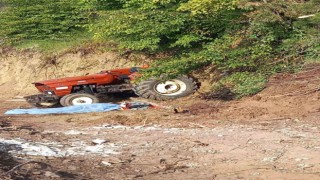 Şarampole devrilen traktörün sürücüsü yaşamını yitirdi