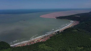 Sel sonrası sahilde oluşan kirlilik dron ile görüntülendi