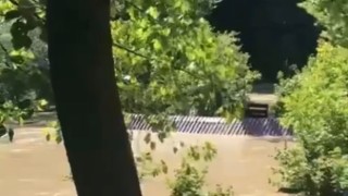 Sel sularında sürüklenen yapı suya gömüldü
