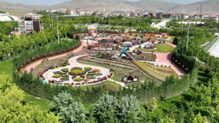 “Selçuklu Çiçek Bahçesi” yoğun ilgi görmeye devam ediyor