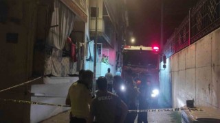 Selçukta bir evde patlama: Panikleyen adam balkondan atladı