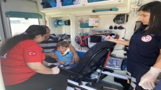 Sepetli motosiklet arabaya arkadan çarptı: 1 yaralı