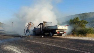 Ses sistemi alev aldı, kamyonet kullanılamaz hale geldi