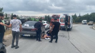 Seyir halindeki kamyon devrildi: Sürücü yaralandı