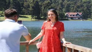 Sıcaktan bunalan vatandaşlar Gölcük Tabiat Parkında serinledi