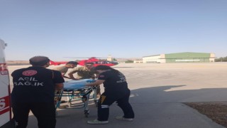 Siirtte akrebin soktuğu çoban ambulans helikopterle hastaneye kaldırıldı