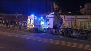 Siirtte tır ambulansla çarpıştı: 1 yaralı