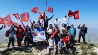 Sivaslı Dağcılardan Yıldız Dağı Zirve Tırmanışı