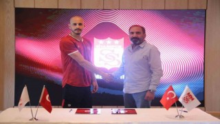 Sivasspor, kaleci Erhan Erentürkü kadrosuna kattı