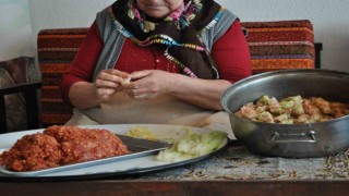 Sivrihisarın üçgen şeklindeki özel kelem dolması