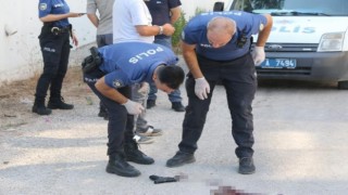 Sokak ortasında önce kız arkadaşını, sonra kendini vurdu