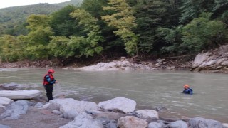 Su borularını tamir etmek için gittiği çayda akıntıya kapılarak kayboldu