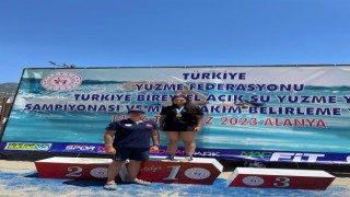 Sudenas Çakmak, yüzmede Türkiye Şampiyonu oldu