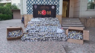 Şüpheli Minibüste 26 Bin Paket Kaçak Sigara Ele Geçirildi